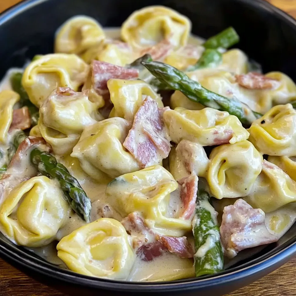 Creamy tortellini with green asparagus